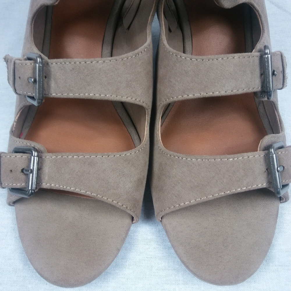 *SOLD* DV By Dolce Vita | Tan Wedges - Size 8 - Picture 3 of 8
